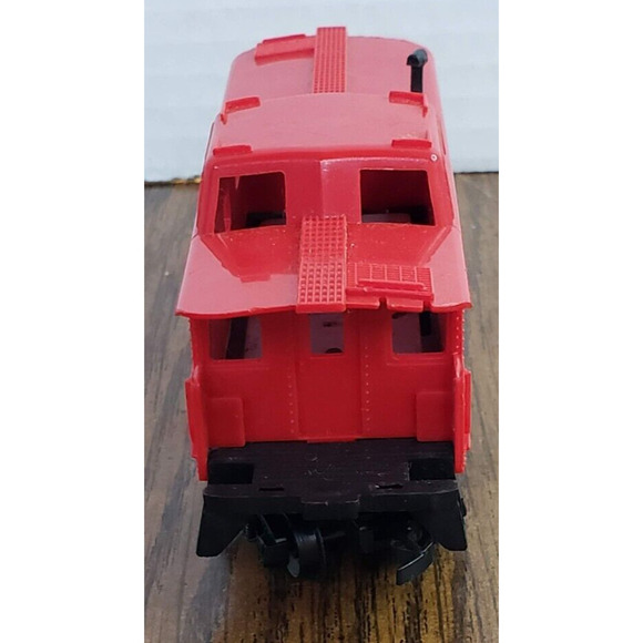 TYCO HO Scale Red White Striped Caboose 689 - Picture 4 of 8